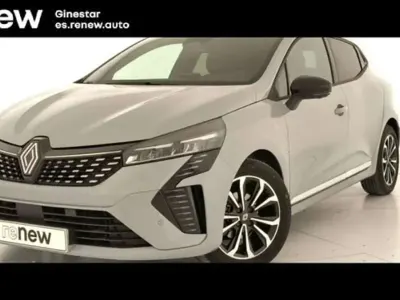 Usado Renault Clio Techno 101 CV (74 kW) 2025 Gris Utilitario
