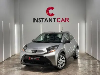 Usado Toyota Aygo X 72 CV (52 kW) 2023 Gris / plata SUV