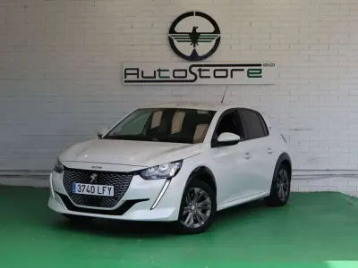 Usado Peugeot e-208 Allure 100 kW (136 CV) 2020 Blanco Utilitario