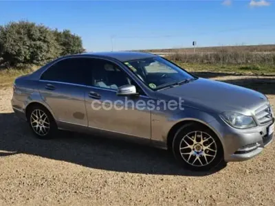 Usado Mercedes C200 Avantgarde 136 CV (100 kW) 2011 Gris / plata Berlina