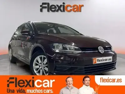 Begagnad VW Golf VII Advance 110 HK (80 kW) 2017 Röd Halvkombi