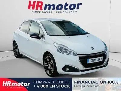 Usado Peugeot 208 GT-line 110 CV (80 kW) 2015 Blanco Utilitario