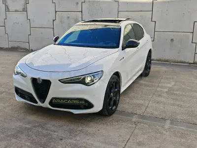 Usado Alfa Romeo Stelvio Ti 210 CV (154 kW) 2021 Blanco SUV