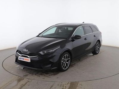 Usado Kia Ceed 120 CV (88 kW) 2022 Negro Utilitario