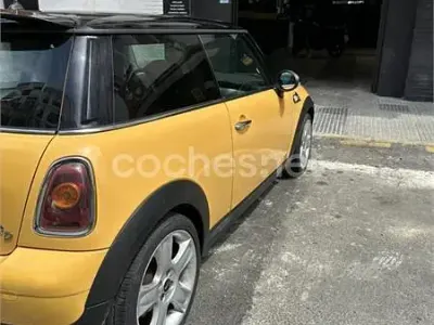 Usado Mini Cooper D 110 CV (80 kW) 2007 Amarillo Utilitario