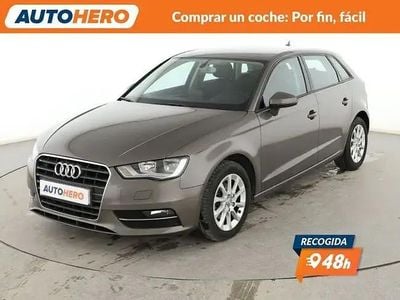 Usado Audi A3 Attraction 105 HP (77 kW) 2014 Cinzento Sedan
