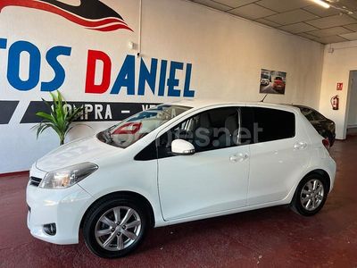 Usado Toyota Yaris Active 69 CV (50 kW) 2012 Blanco Berlina