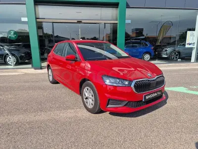 Usado Skoda Fabia Ambition 110 CV (80 kW) 2022 Rojo Utilitario