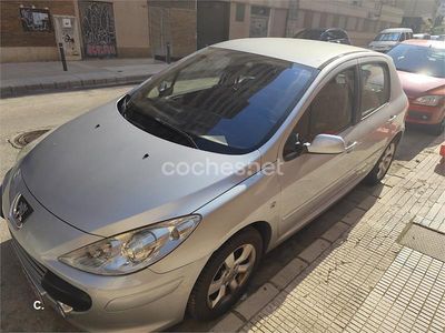 Usado Peugeot 307 90 CV (66 kW) 2006 Gris / plata Berlina