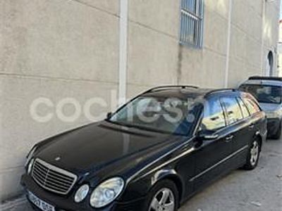 Usado Mercedes E220 Avantgarde 150 CV (110 kW) 2005 Negro Familiar