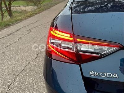 Azul Usado 2018 Skoda Superb Style Berlina | 15.200 € (Precio justo)