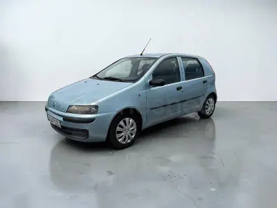 Usado Fiat Punto 60 CV (44 kW) 2002 Azul Utilitario