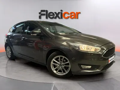 Usado Ford Focus ST-Line 125 CV (91 kW) 2017 Gris Berlina