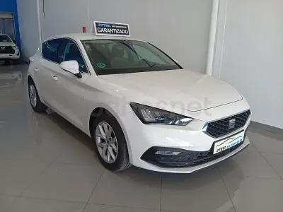 Usado Seat Leon Style 116 CV (85 kW) 2025 Blanco Berlina