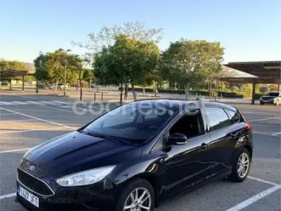 Begagnad Ford Focus Trend 125 HK (91 kW) 2015 Svart Sedan