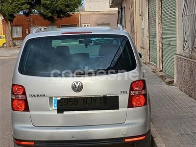Usado VW Touran 105 CV (77 kW) 2007 Gris / plata Monovolumen