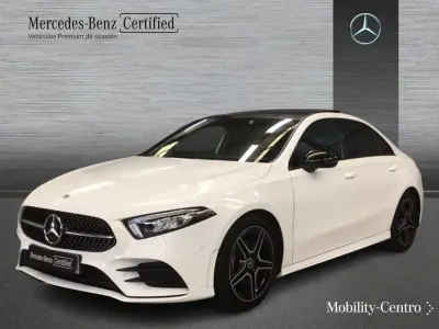 Usado Mercedes A180 AMG line 136 CV (100 kW) 2021 Blanco polar  pintura unicolor Berlina