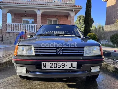 Usado Peugeot 205 GTi 95 CV (69 kW) 1989 Gris / plata Berlina