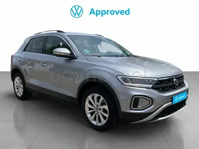 Usado VW T-Roc Life 110 CV (80 kW) 2023 Gris / plata SUV