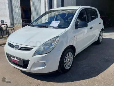 Usado Hyundai i20 Comfort 78 CV (57 kW) 2010 Blanco Utilitario