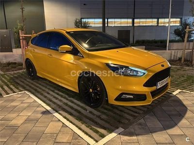Usado Ford Focus ST 250 CV (183 kW) 2018 Naranja Berlina