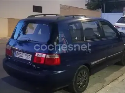 Usado Kia Carens EX 112 CV (82 kW) 2004 Azul Monovolumen