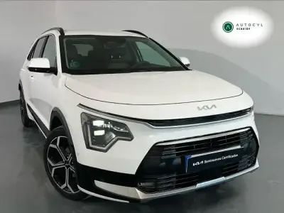 Usado Kia Niro 129 HP (94 kW) 2025 Branco SUV