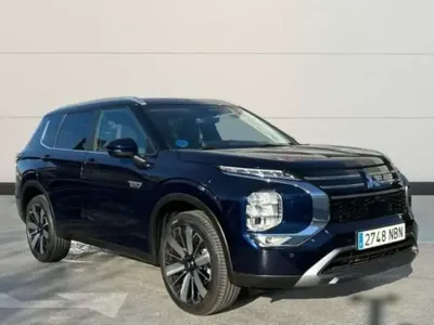 Usado Mitsubishi Outlander P-HEV 306 CV (225 kW) 2025 Azul SUV