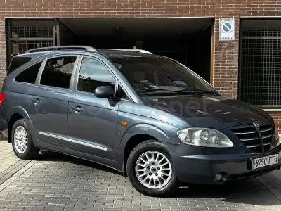 Usado SsangYong Rodius Limited 165 CV (121 kW) 2007 Gris / plata Monovolumen