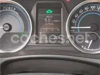 Usado Toyota Auris Hybrid Active 136 CV (100 kW) 2013 Blanco Familiar