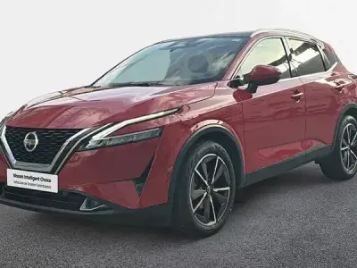 Usado Nissan Qashqai Tekna 140 CV (102 kW) 2022 Yokohama red (sólida) SUV
