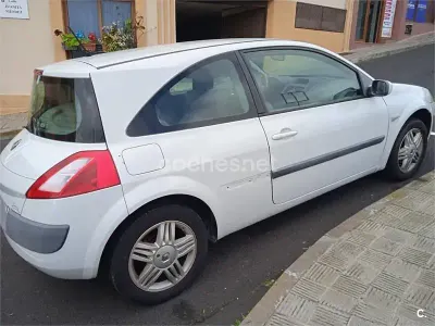 Usado Renault Mégane Dynamique 130 CV (95 kW) 2006 Blanco Berlina