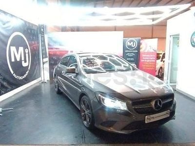 Gris / plata Usado 2015 Mercedes CLA200 Shooting Brake AMG line Familiar | 15.890 € (Precio justo)