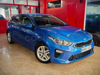Usado Kia Ceed 120 CV (88 kW) 2019 Azul Utilitario