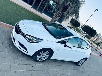 Blanco Usado 2018 Opel Astra Business Berlina | 11.500 € (Un poco caro)