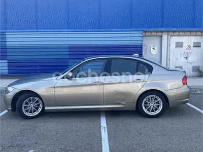 Usado BMW 318 143 CV (105 kW) 2010 Beige Berlina