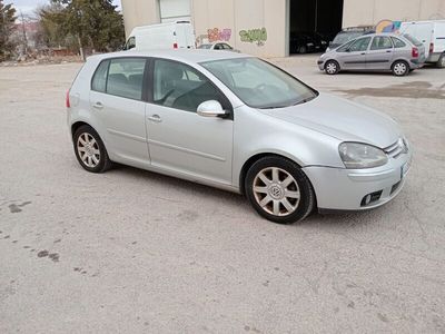 Usado VW Golf IV Highline 140 CV (102 kW) 2004 Gris