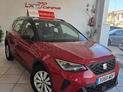 Usado Seat Arona FR 110 CV (80 kW) 2023 Granate SUV