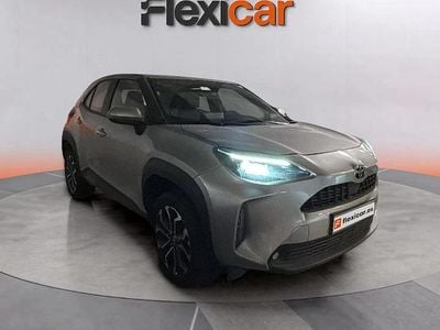 Gris Usado 2024 Toyota Yaris Hybrid Active | 19.490 € (Buen precio)