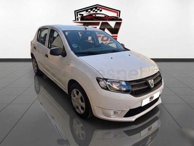Usado Dacia Sandero Lauréate 90 CV (66 kW) 2014 Blanco Berlina