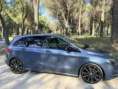 Usado Mercedes B180 109 CV (80 kW) 2014 Azul Monovolumen