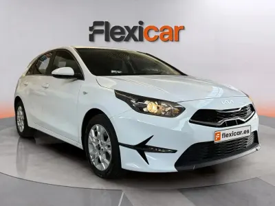 Usado Kia Ceed 136 CV (100 kW) 2023 Blanco Utilitario