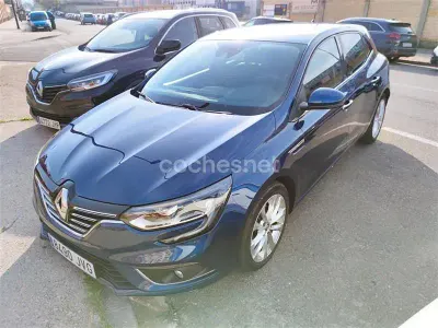 Usado Renault Mégane IV Zen 110 CV (80 kW) 2016 Azul Berlina