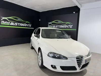 Usado Alfa Romeo 147 Distinctive 105 CV (77 kW) 2005 Blanco Utilitario