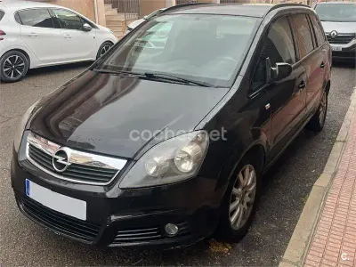Używany Opel Zafira Cosmo 120 KM (88 kW) 2007 Czarny Minivan