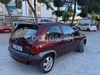 Usado Opel Corsa Edition 65 CV (47 kW) 1999 Granate Berlina