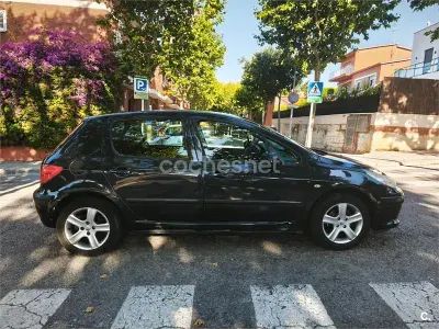 Usado Peugeot 307 90 CV (66 kW) 2007 Negro Berlina