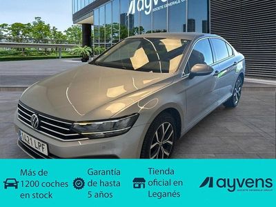 Gris plata Usado 2021 VW Passat Executive Berlina | 21.700 € (Precio justo)