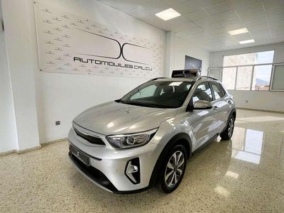 Usado Kia Stonic 101 CV (74 kW) 2024 Plateado SUV