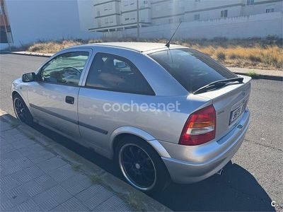 Gris / plata Usado 2002 Opel Astra Club Berlina | 2600 € (Un poco caro)